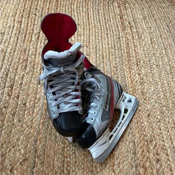 Bauer Vapor x4 Hockey Skates - kids size 5, Black, Red, and Gray - Picture 4 of 11